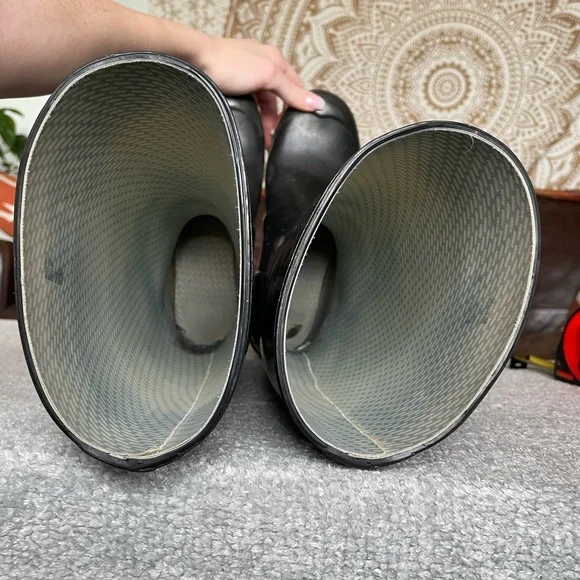 Hunter Classic Rain Boots - Picture 2 of 14